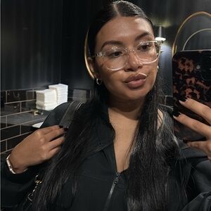 Meet your Posher, Yvette